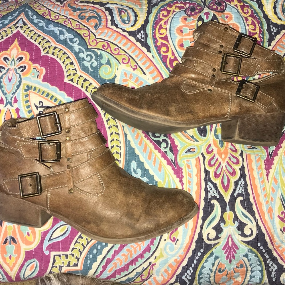 Leather 3 buckle booties